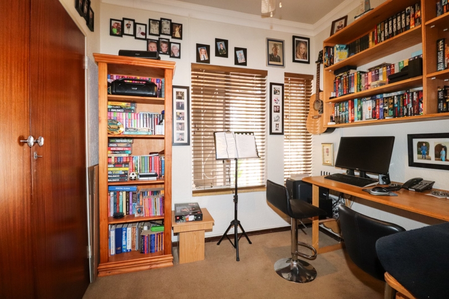 3 Bedroom Property for Sale in Flamwood North West